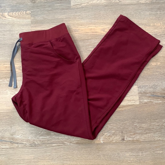 Figs Kade Cargo Scrub Pants - Picture 3 of 9